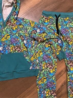A bugs life bamboo French terry crewneck EUC 5/6